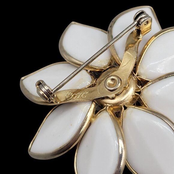 Vintage Coro White Milk Glass Gold Tone Floral Brooch Pin 1950s - Picture 3 of 3